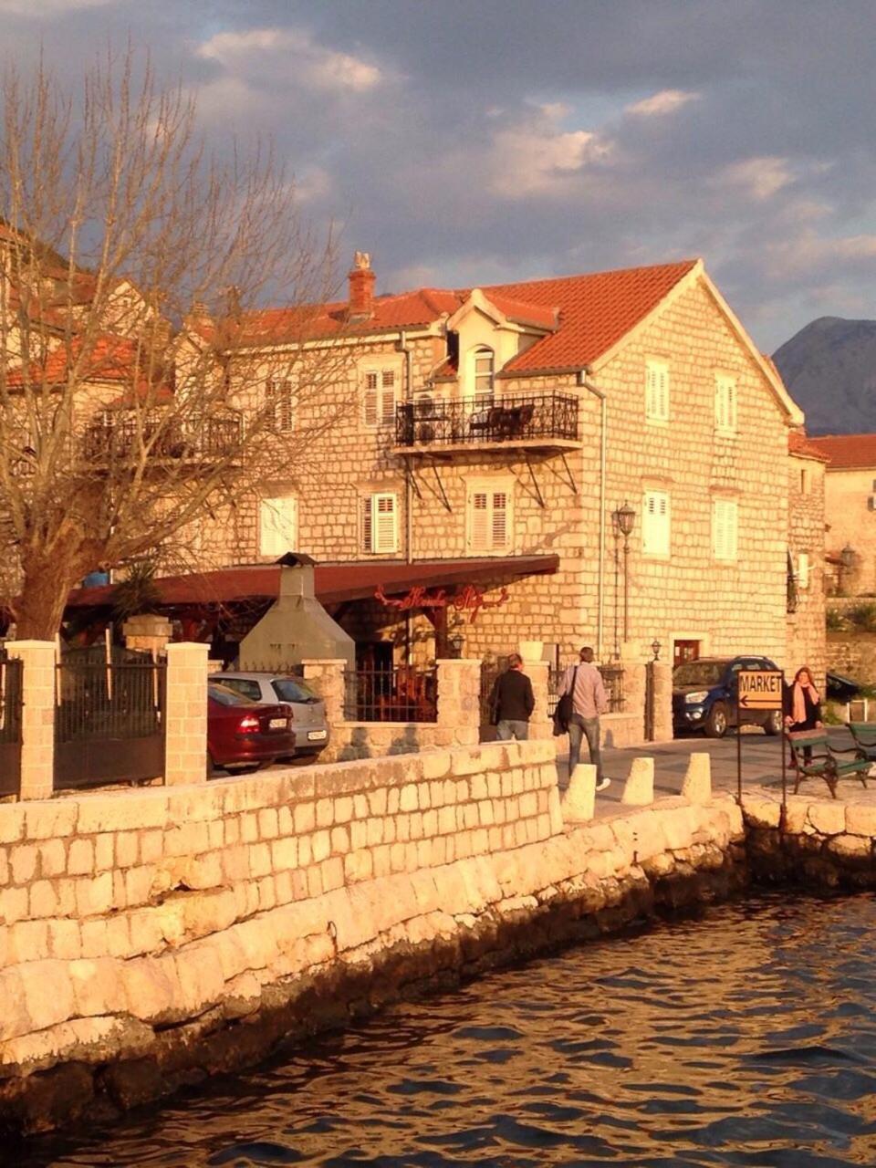 Lady Of The Rocks Apartments Пераст Екстериор снимка
