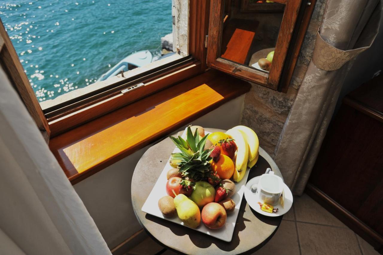 Lady Of The Rocks Apartments Пераст Екстериор снимка